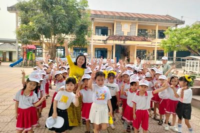 Cho học sinh lớp 5 tuổi tham quan Trường Tiểu Học Đức Thắng